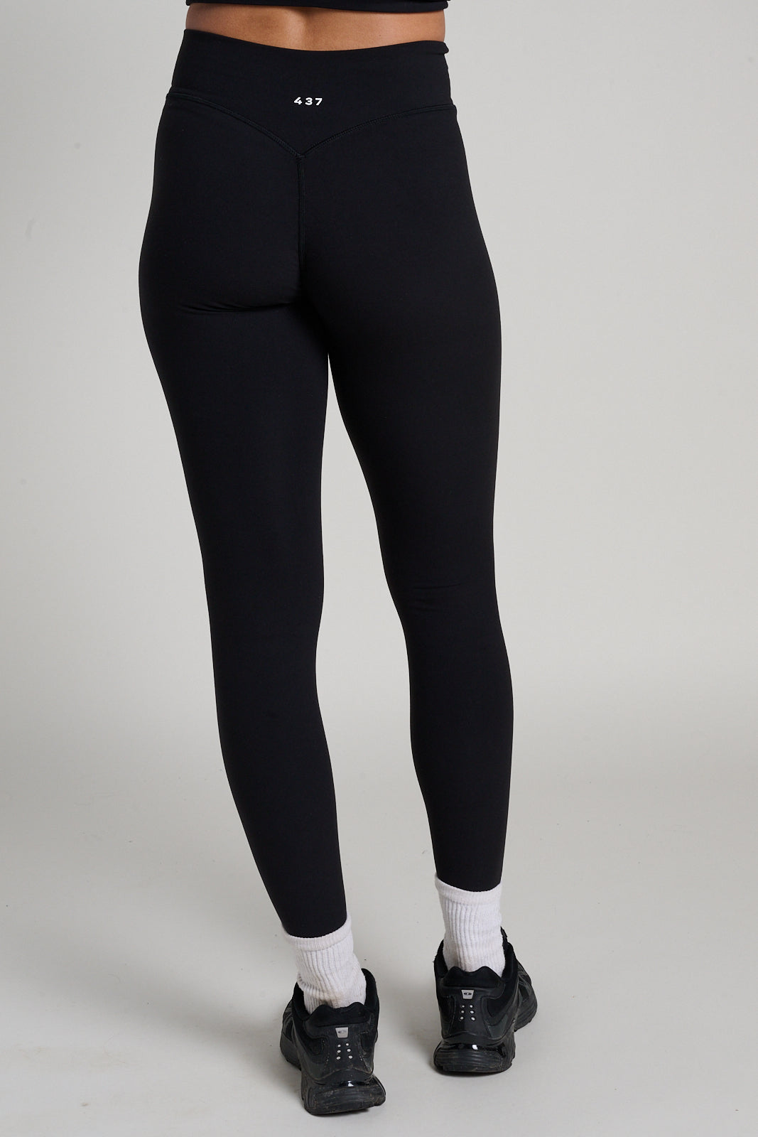 The V Legging
