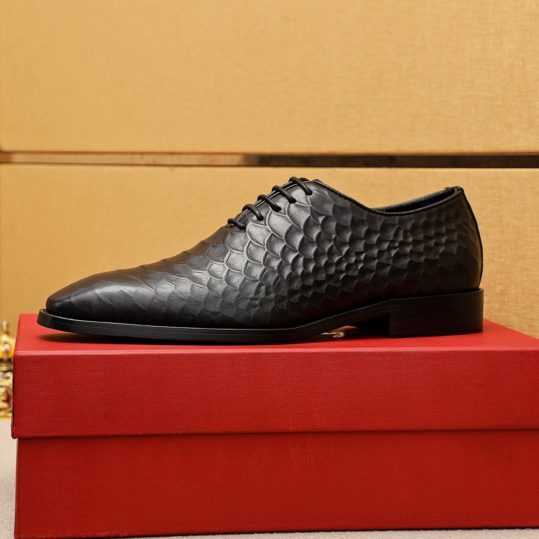 Ferragamo Men's Textured Lace-Up Dress Shoes