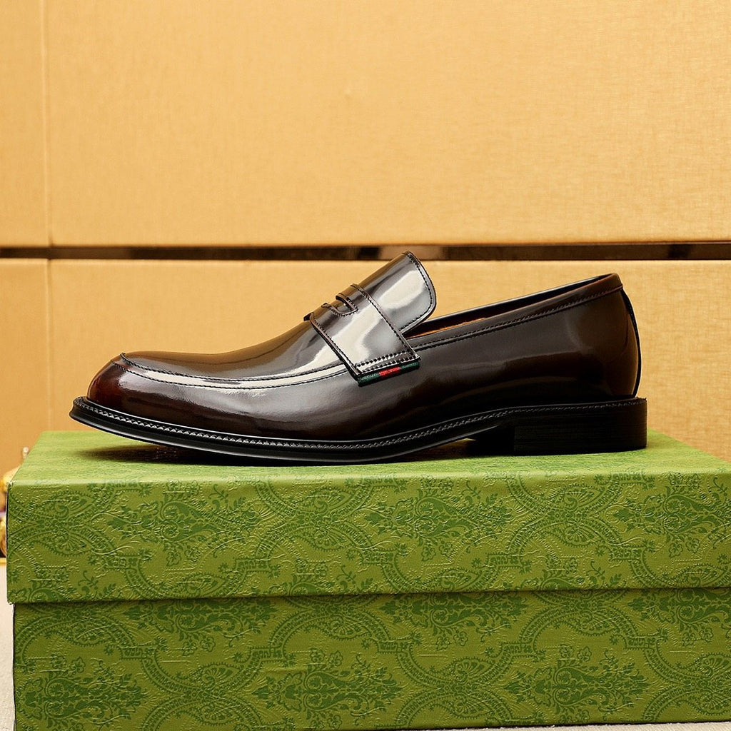 GUCCI Glossy Strap Loafers
